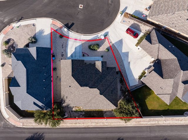 1069 Roanoke Ln, Kerrville, TX 78028