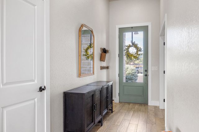 1069 Roanoke Ln, Kerrville, TX 78028