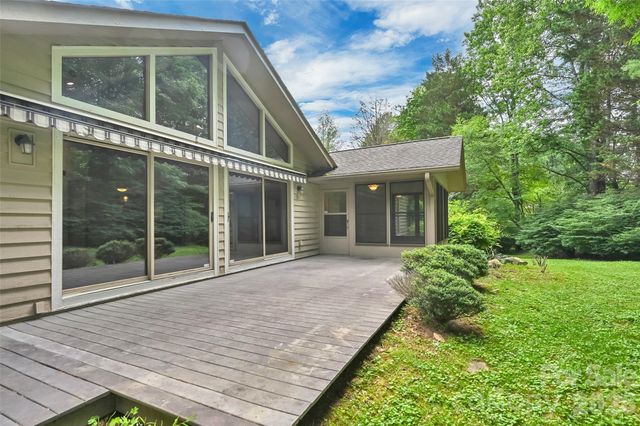 300 Ethan Pond Way, Hendersonville, NC 28791