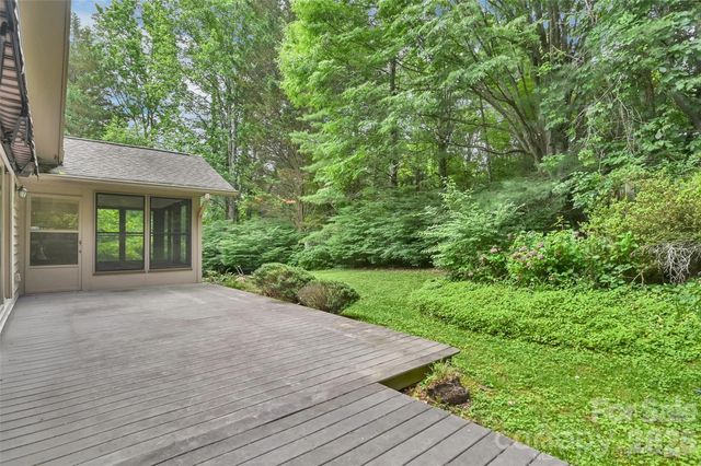 300 Ethan Pond Way, Hendersonville, NC 28791