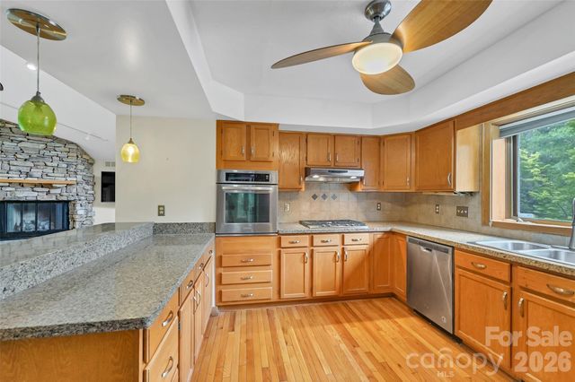 300 Ethan Pond Way, Hendersonville, NC 28791