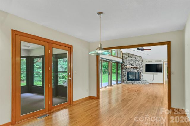 300 Ethan Pond Way, Hendersonville, NC 28791