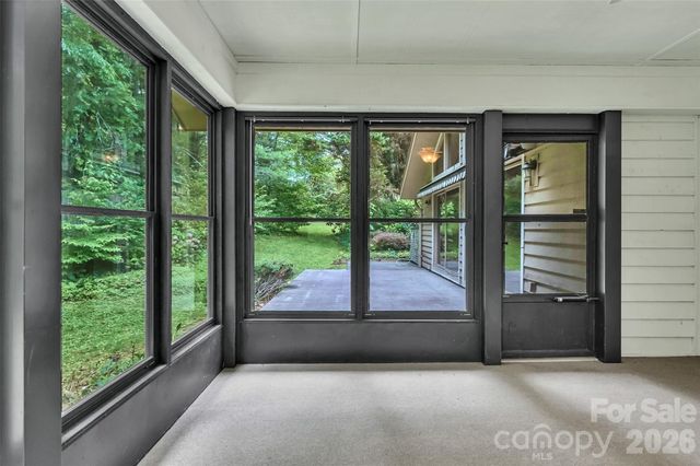 300 Ethan Pond Way, Hendersonville, NC 28791
