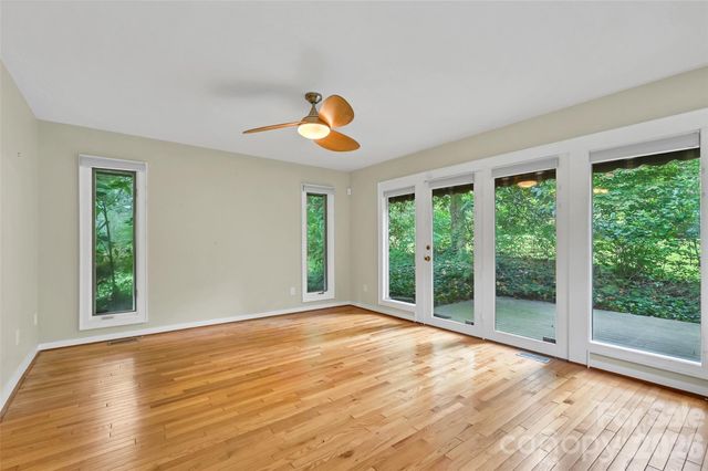 300 Ethan Pond Way, Hendersonville, NC 28791