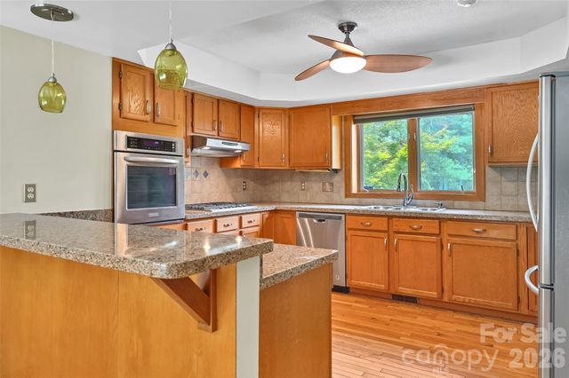 300 Ethan Pond Way, Hendersonville, NC 28791