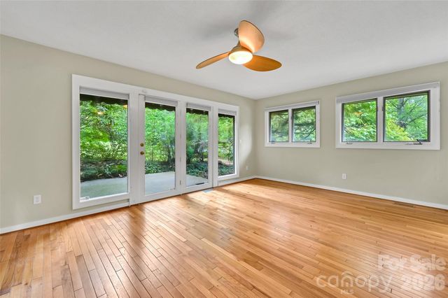 300 Ethan Pond Way, Hendersonville, NC 28791
