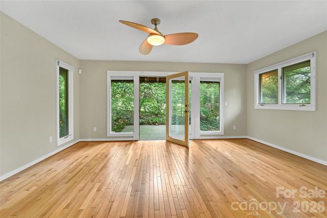 300 Ethan Pond Way, Hendersonville, NC 28791