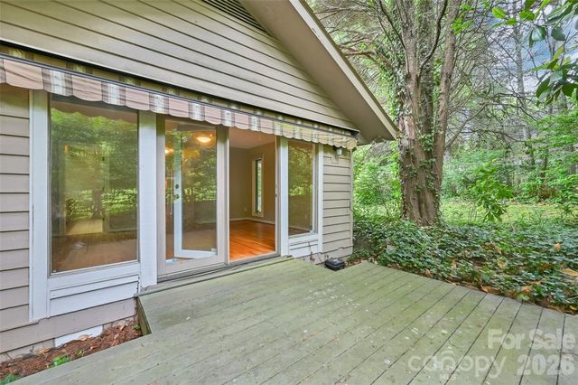 300 Ethan Pond Way, Hendersonville, NC 28791