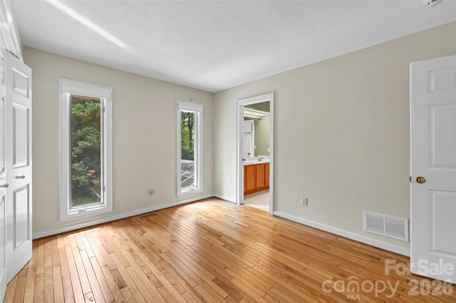 300 Ethan Pond Way, Hendersonville, NC 28791