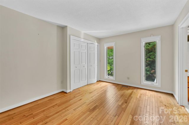 300 Ethan Pond Way, Hendersonville, NC 28791
