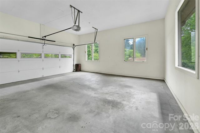 300 Ethan Pond Way, Hendersonville, NC 28791