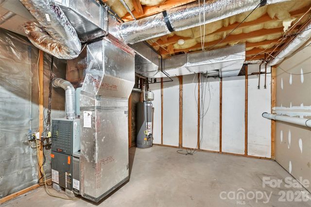 300 Ethan Pond Way, Hendersonville, NC 28791
