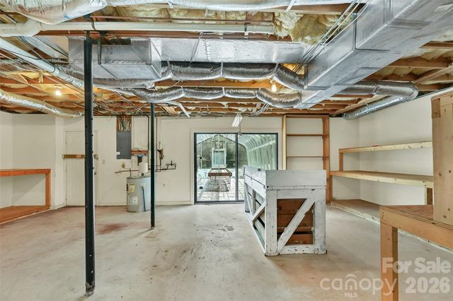 300 Ethan Pond Way, Hendersonville, NC 28791