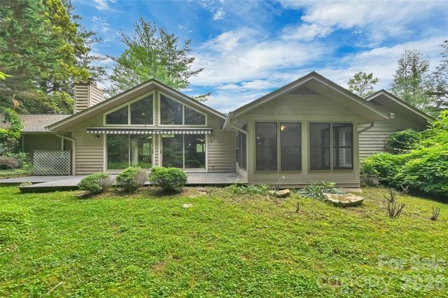 300 Ethan Pond Way, Hendersonville, NC 28791