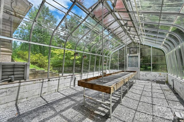300 Ethan Pond Way, Hendersonville, NC 28791