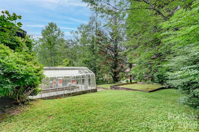 300 Ethan Pond Way, Hendersonville, NC 28791
