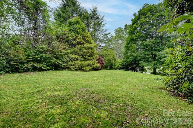 300 Ethan Pond Way, Hendersonville, NC 28791