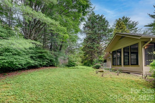 300 Ethan Pond Way, Hendersonville, NC 28791