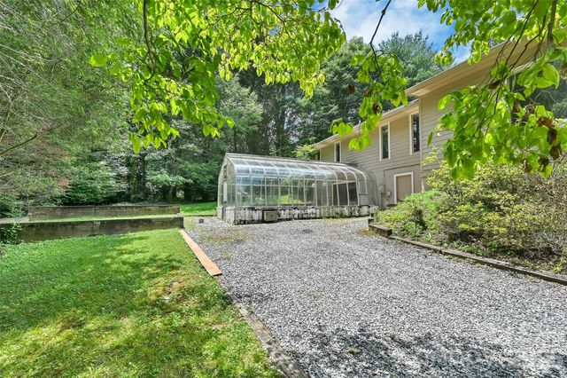 300 Ethan Pond Way, Hendersonville, NC 28791