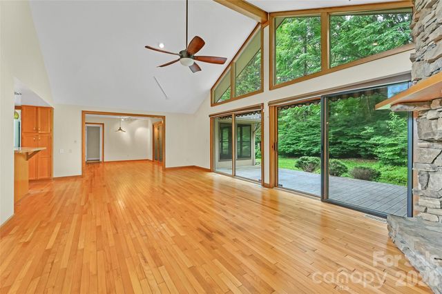 300 Ethan Pond Way, Hendersonville, NC 28791