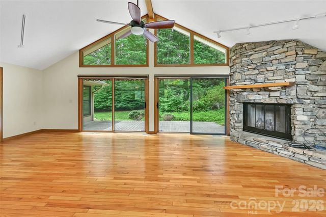 300 Ethan Pond Way, Hendersonville, NC 28791