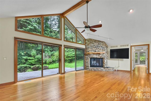 300 Ethan Pond Way, Hendersonville, NC 28791