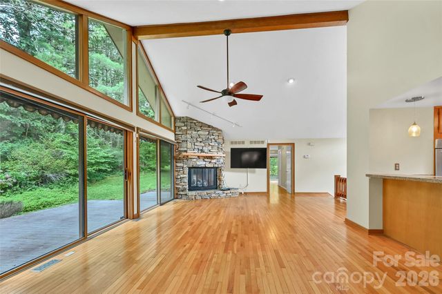 300 Ethan Pond Way, Hendersonville, NC 28791