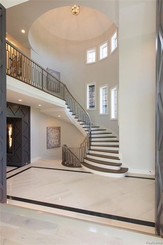 556 Barrington Court, Bloomfield Hills, MI 48304