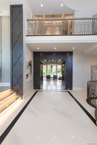 556 Barrington Court, Bloomfield Hills, MI 48304