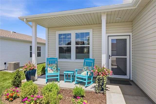 27116 E Sycamore Street, Lee's Summit, MO 64086