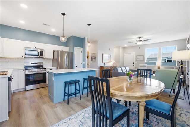 27116 E Sycamore Street, Lee's Summit, MO 64086