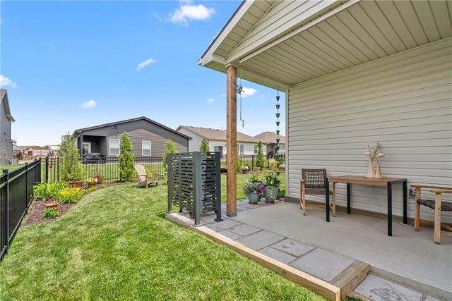 27116 E Sycamore Street, Lee's Summit, MO 64086