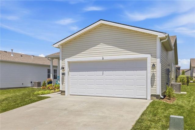 27116 E Sycamore Street, Lee's Summit, MO 64086