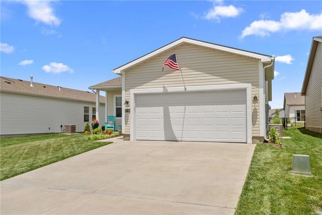 27116 E Sycamore Street, Lee's Summit, MO 64086