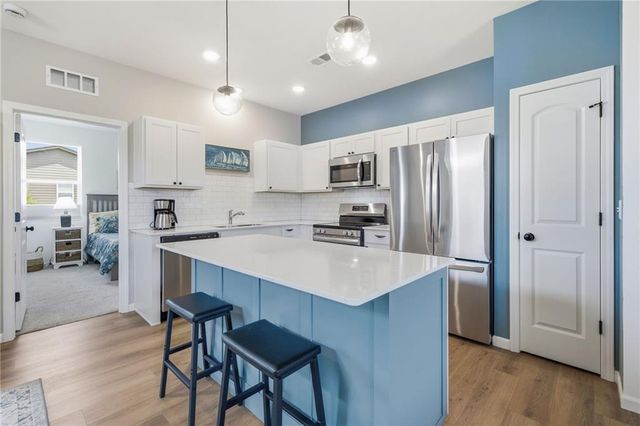 27116 E Sycamore Street, Lee's Summit, MO 64086