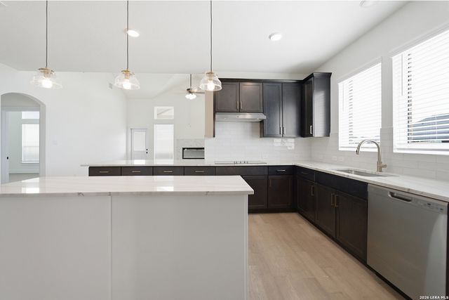 146 Richard Drive, Castroville, TX 78009