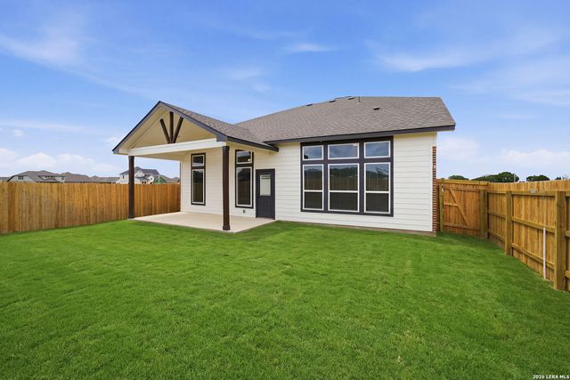 146 Richard Drive, Castroville, TX 78009