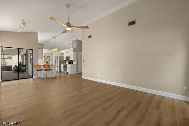 194 Wickliffe DR, Naples, FL 34110