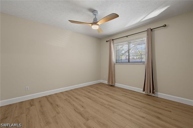 194 Wickliffe DR, Naples, FL 34110