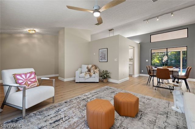 194 Wickliffe DR, Naples, FL 34110