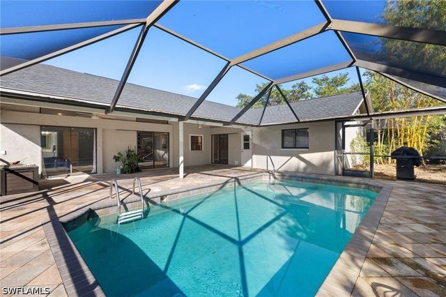 194 Wickliffe DR, Naples, FL 34110