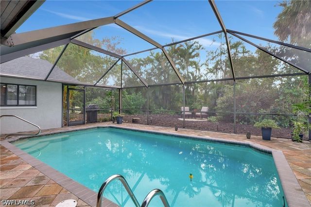 194 Wickliffe DR, Naples, FL 34110