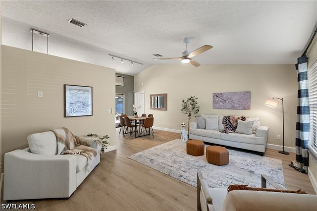 194 Wickliffe DR, Naples, FL 34110