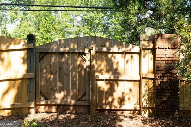 1560 Oak Park Cove, Decatur, GA 30033