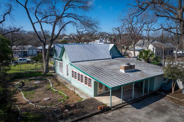 633 S Castell Ave, New Braunfels, TX 78130