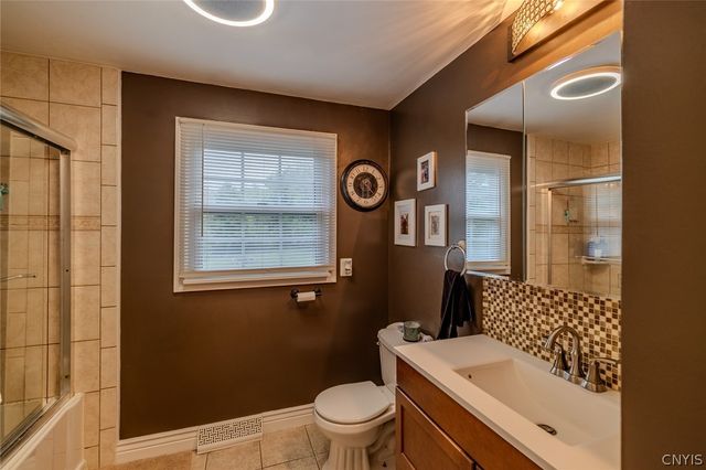 4940 Crestwood Lane, Onondaga, NY 13215