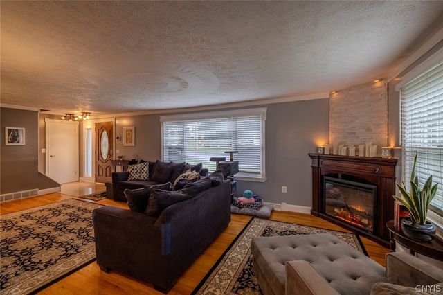 4940 Crestwood Lane, Onondaga, NY 13215