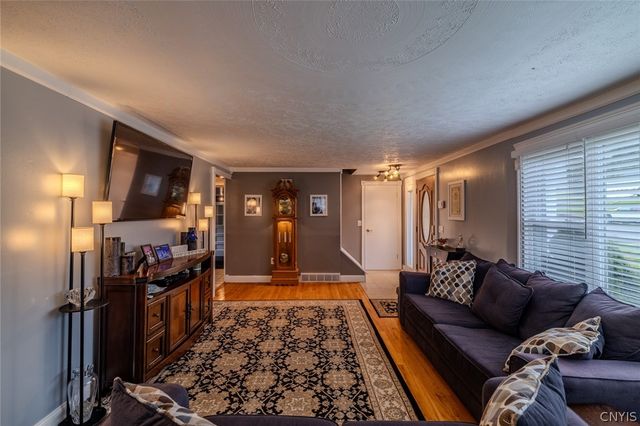 4940 Crestwood Lane, Onondaga, NY 13215