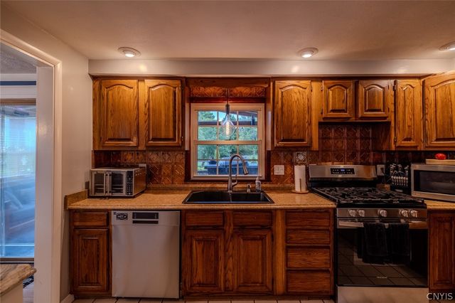 4940 Crestwood Lane, Onondaga, NY 13215