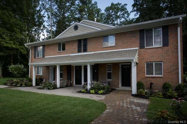 45 Country Club Drive 21L, Coram, NY 11727